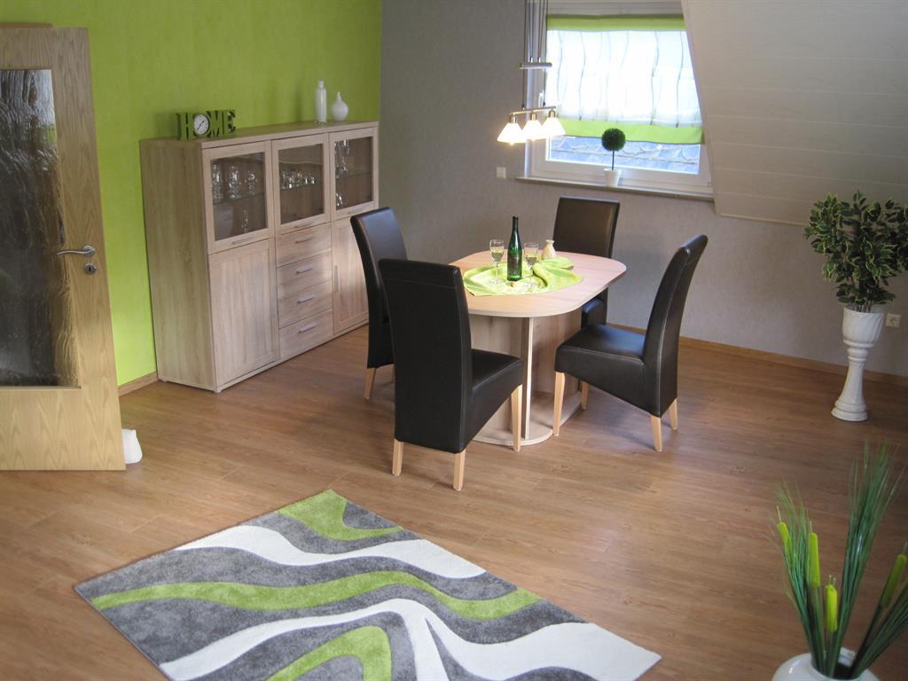 Foto: Fewo Dachterrasse: Wohnzimmer mit Esstisch