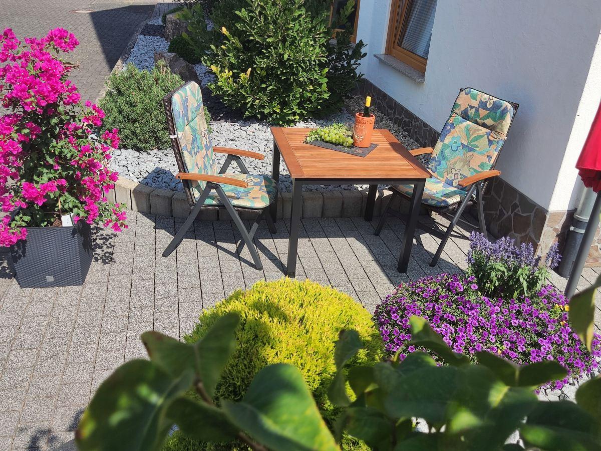 Foto: Freisitz mit Gartenmöbel