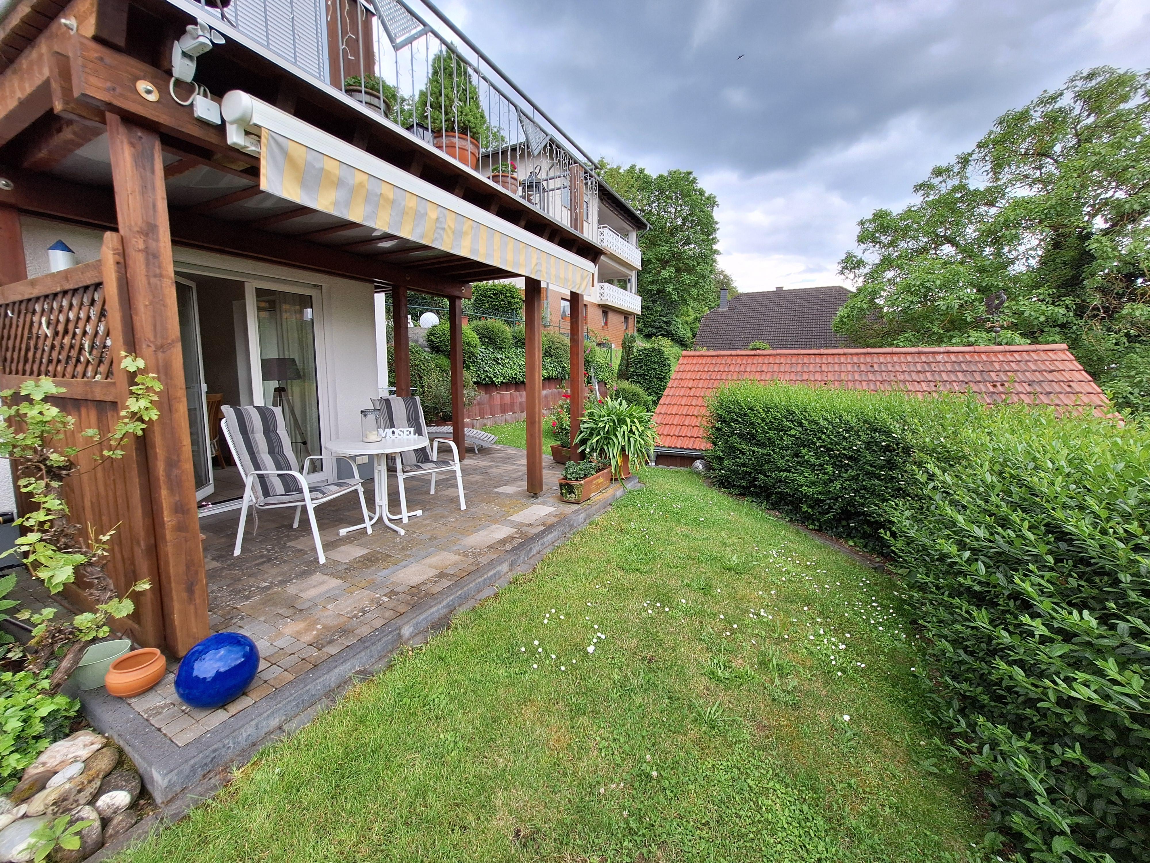Foto: Terrasse mit Gartenblick