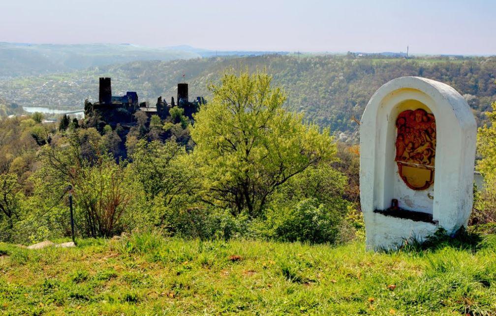 Foto: Blick vom Bleidenberg auf Burg Thurant