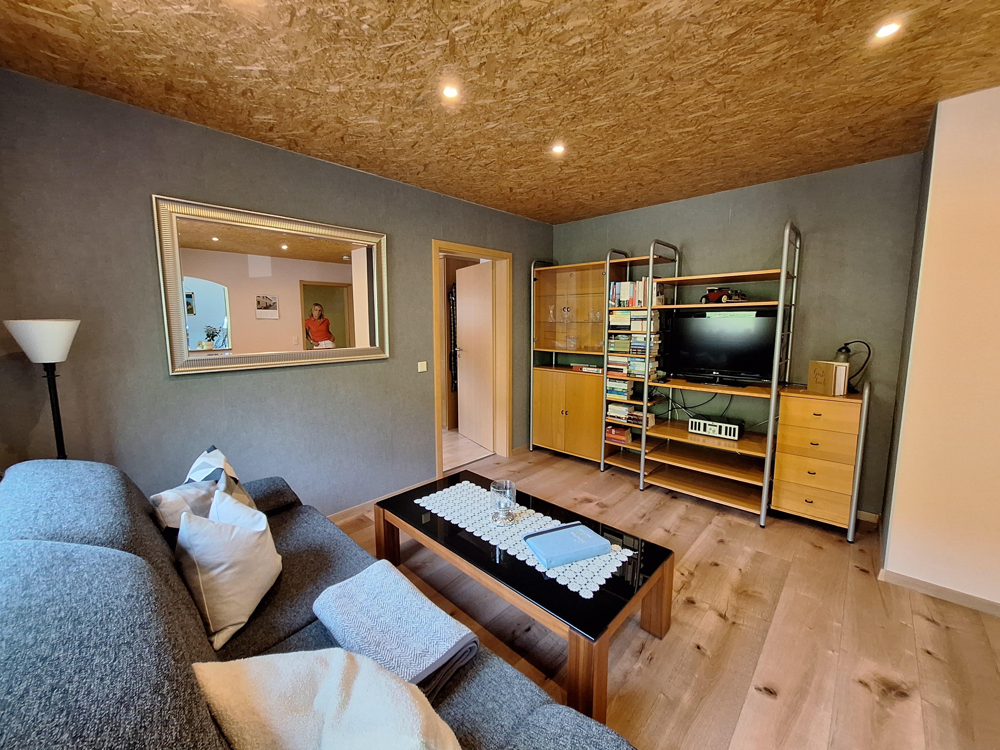 Foto: Wohnzimmer mit SAT-TV
