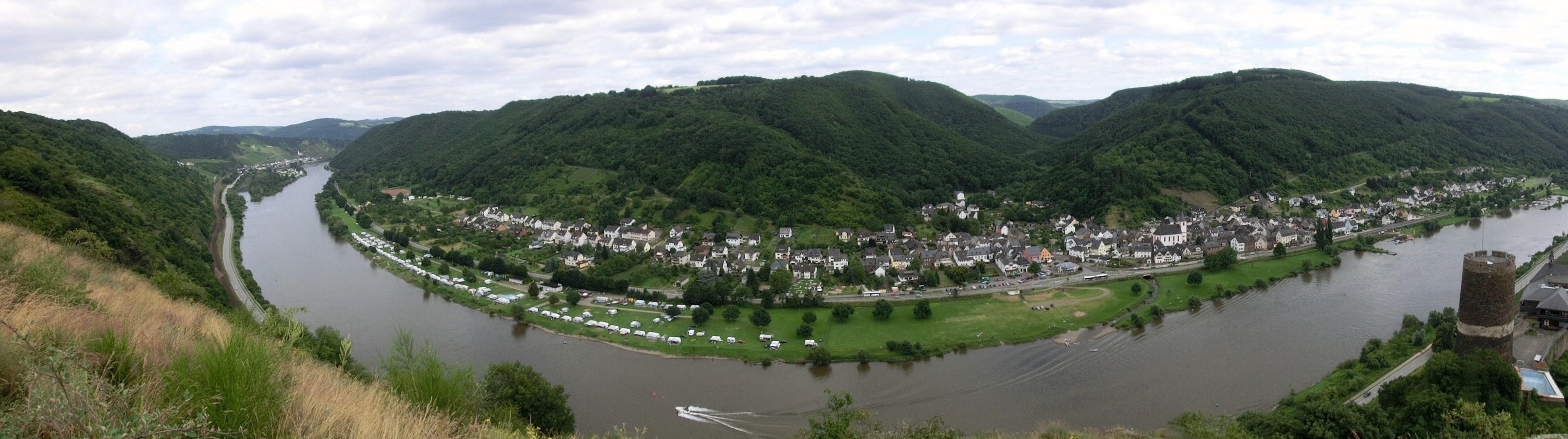 Foto: Gesamtansicht Burgen