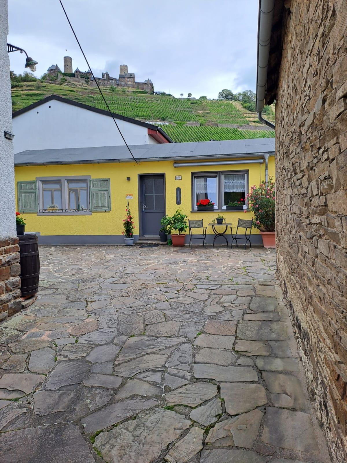 Foto: Ferienhaus Wolle&Beate mit Blick auf Burg Thurant