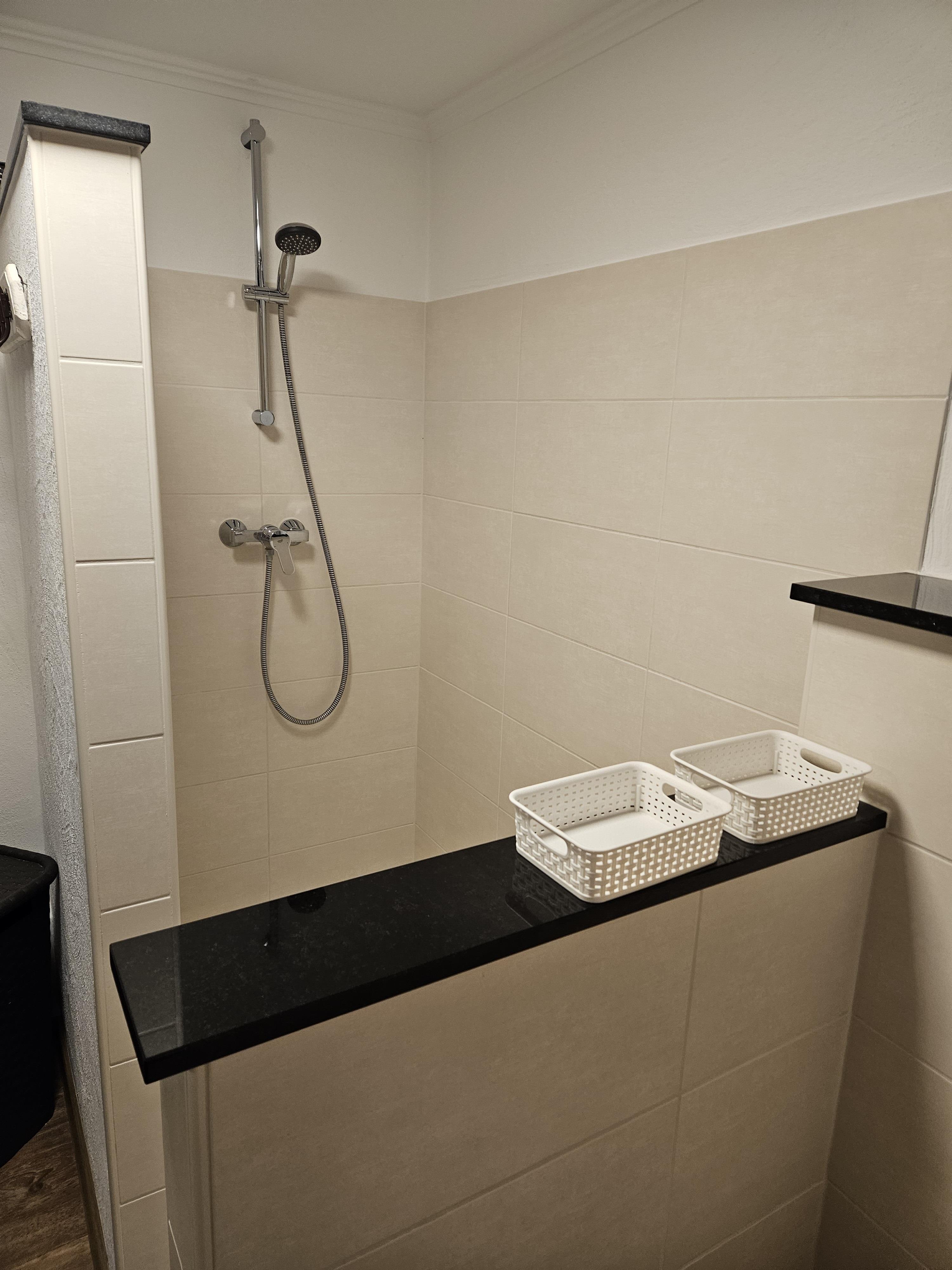 Foto: Bad mit begehbarer Dusche