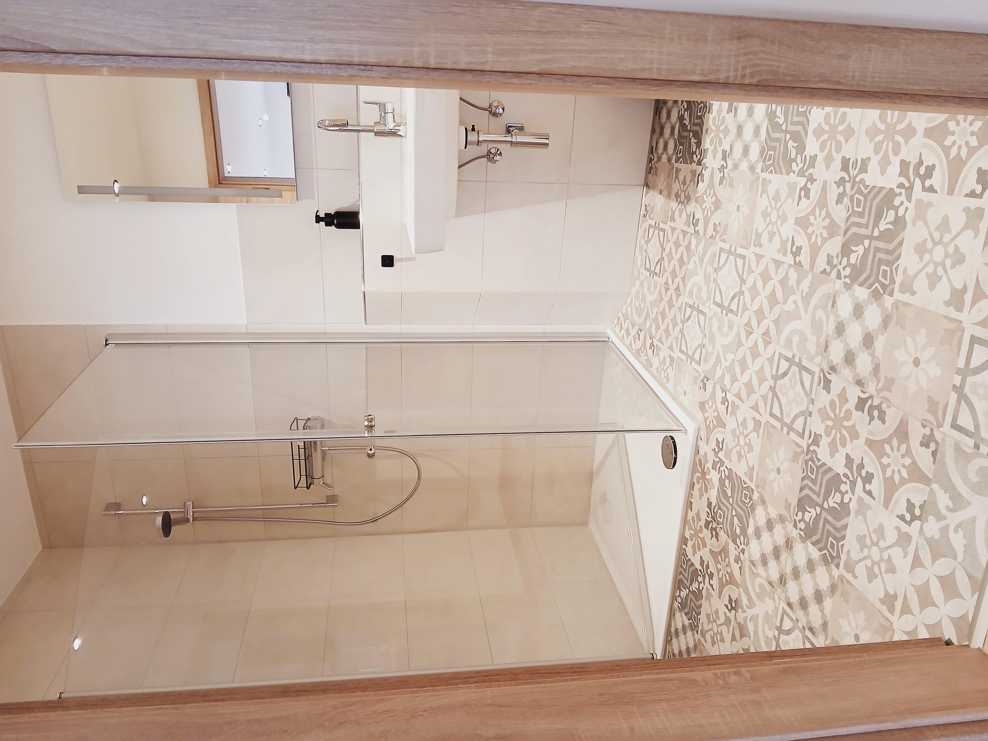 Foto: neues, modernes Badezimmer