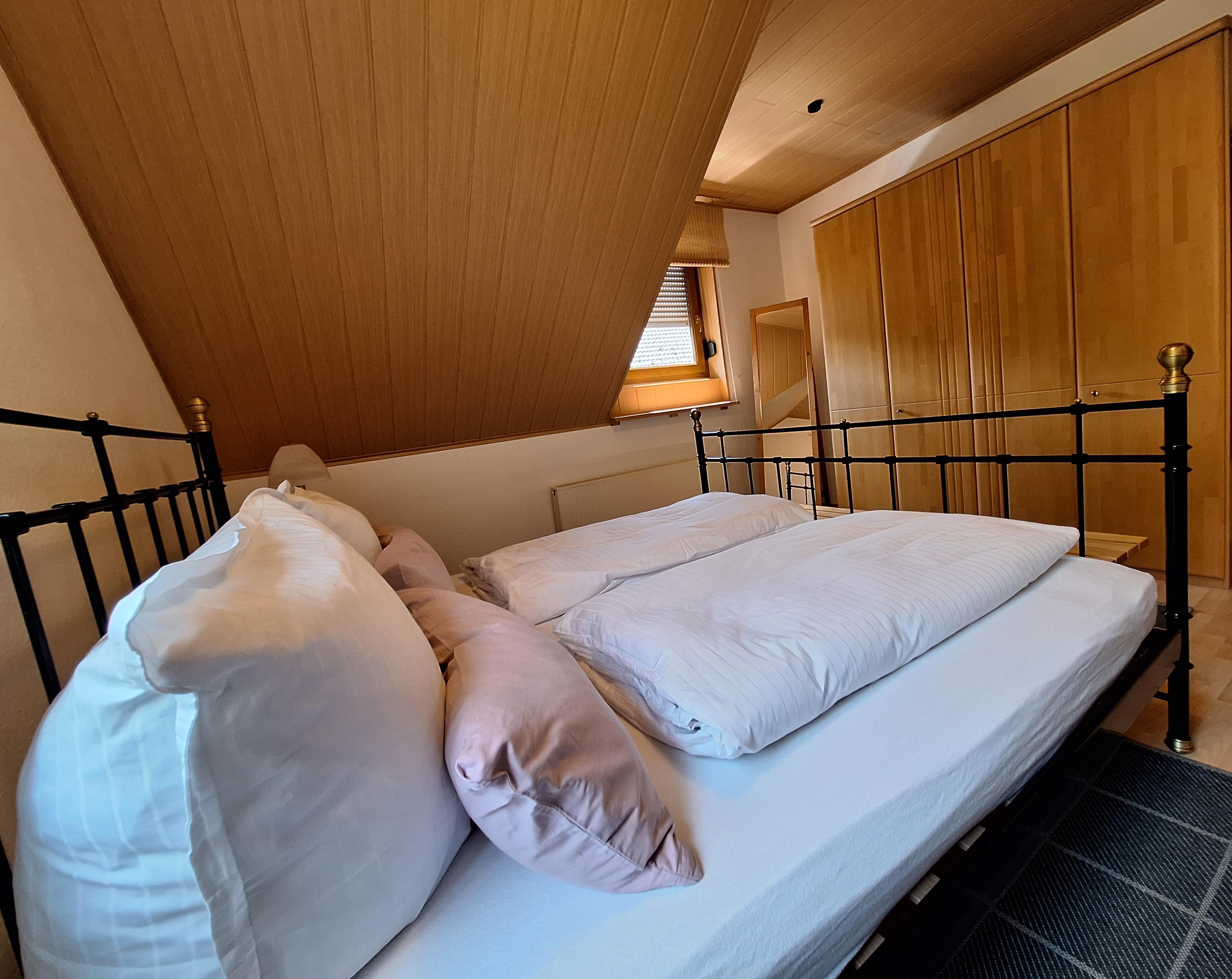 Foto: Schlafzimmer mit Kleiderschrank