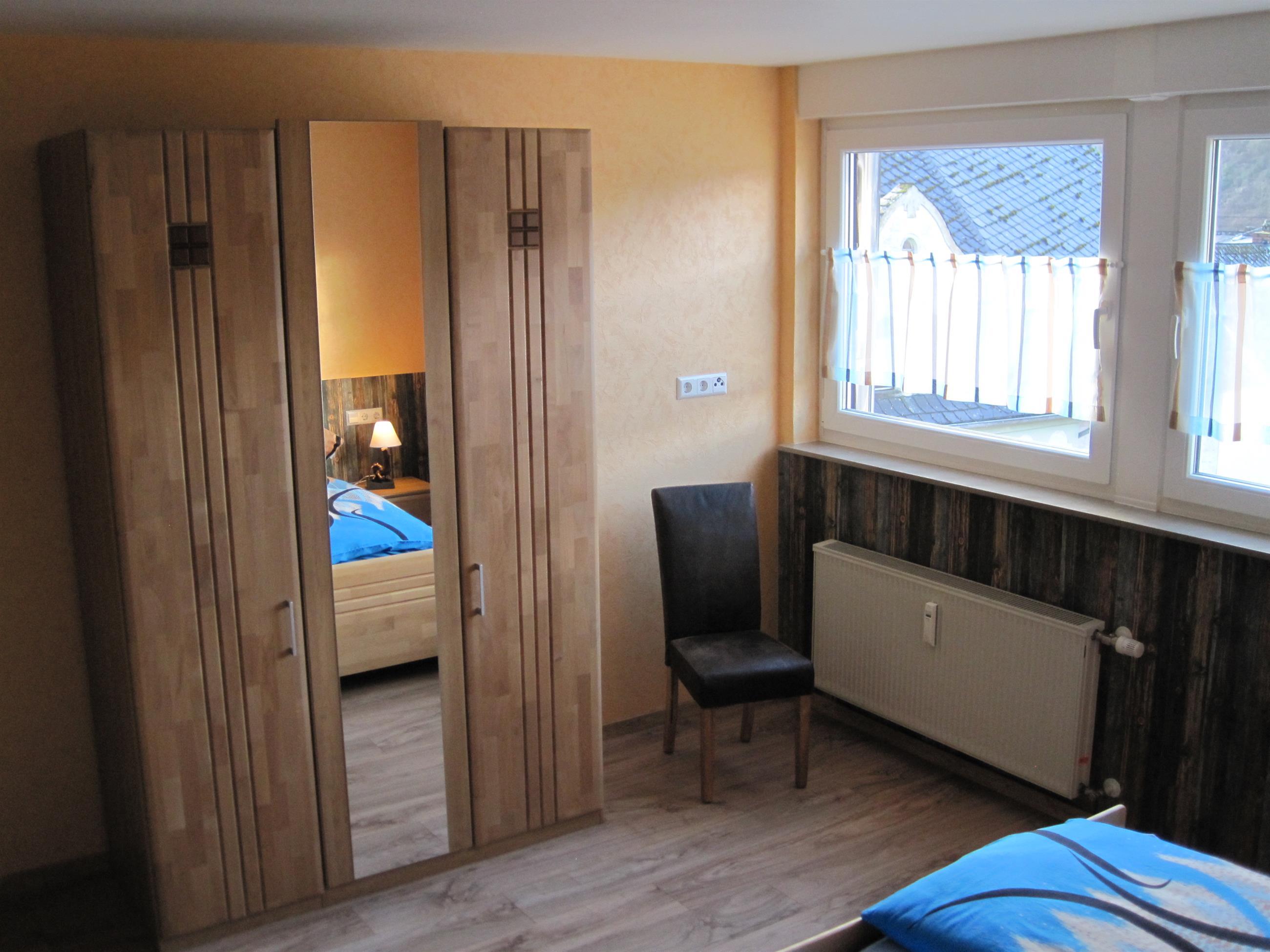 Foto: 2. Doppelschlafzimmer_Kleiderschrank