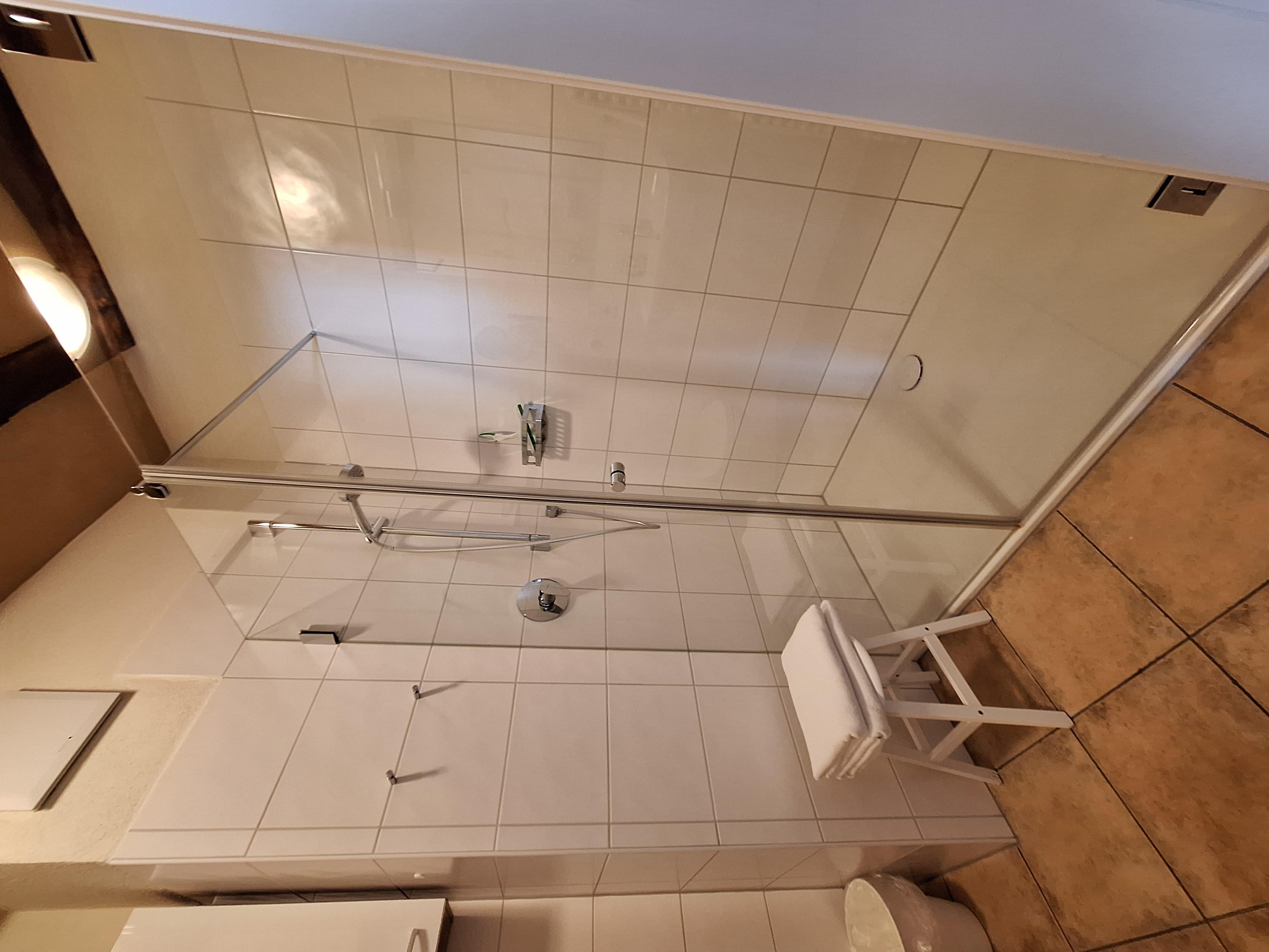 Foto: Fewo Bergblick_Badezimmer mit Dusche