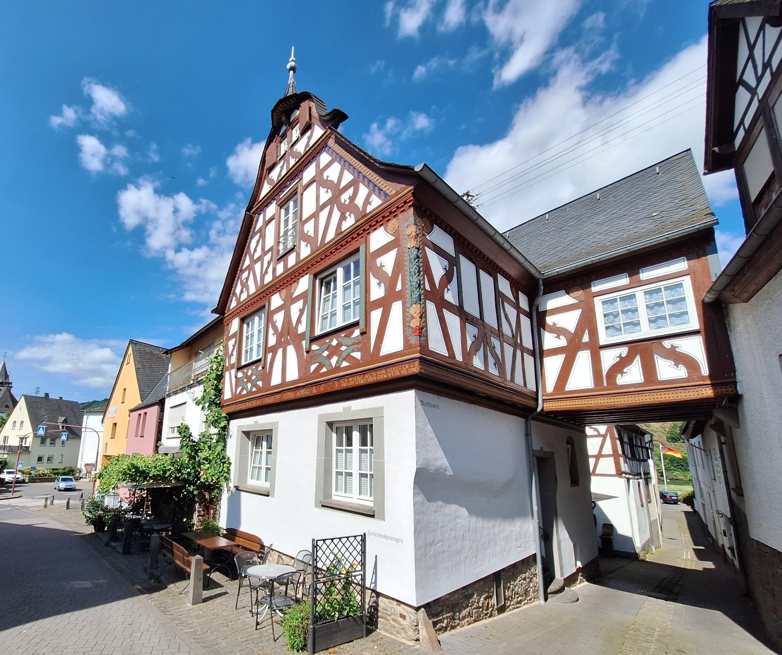 Foto: Außenansicht_Fachwerk