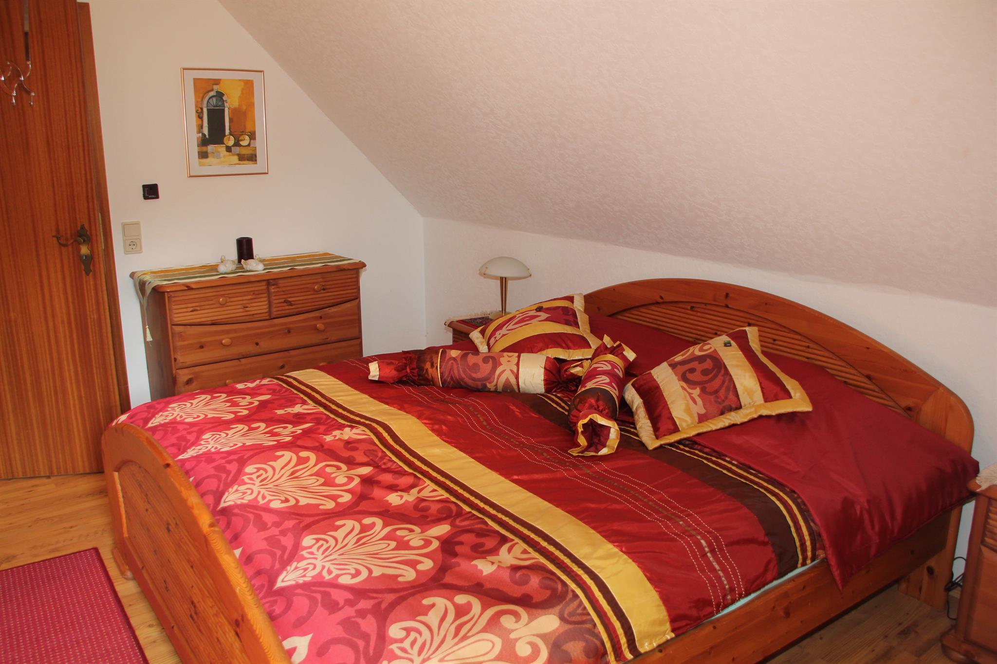 Foto: 1. Schlafzimmer- Doppelbett