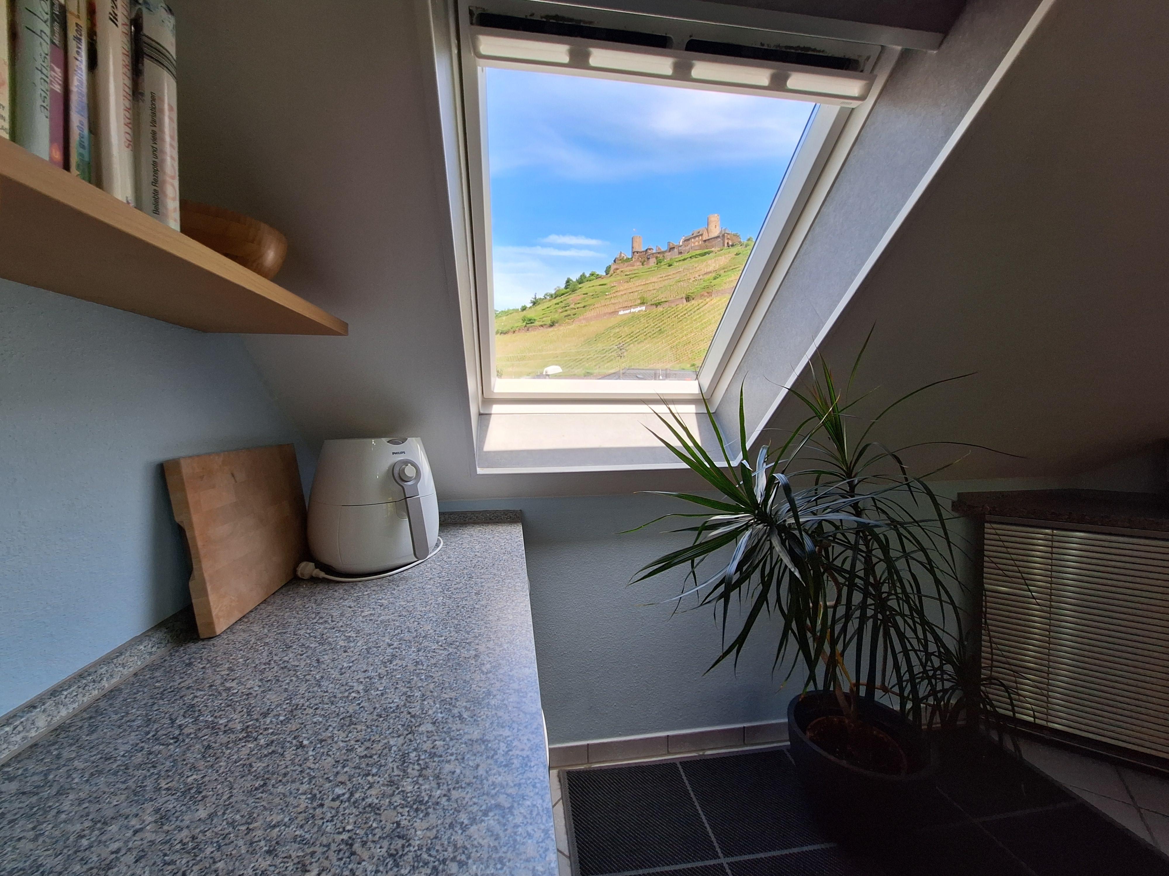 Foto: Küchenfensterblick zur Burgt Thurant