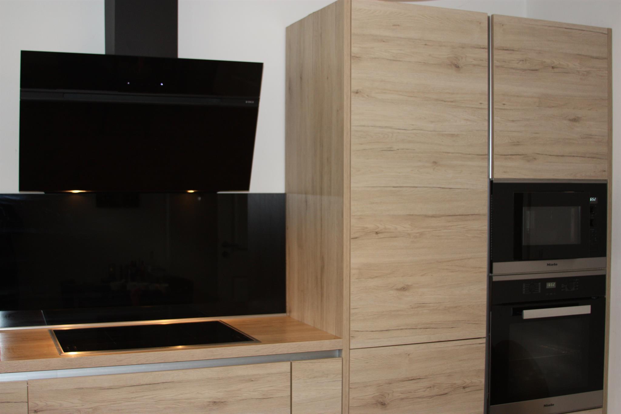 Foto: Küche mit Herd und Backofen