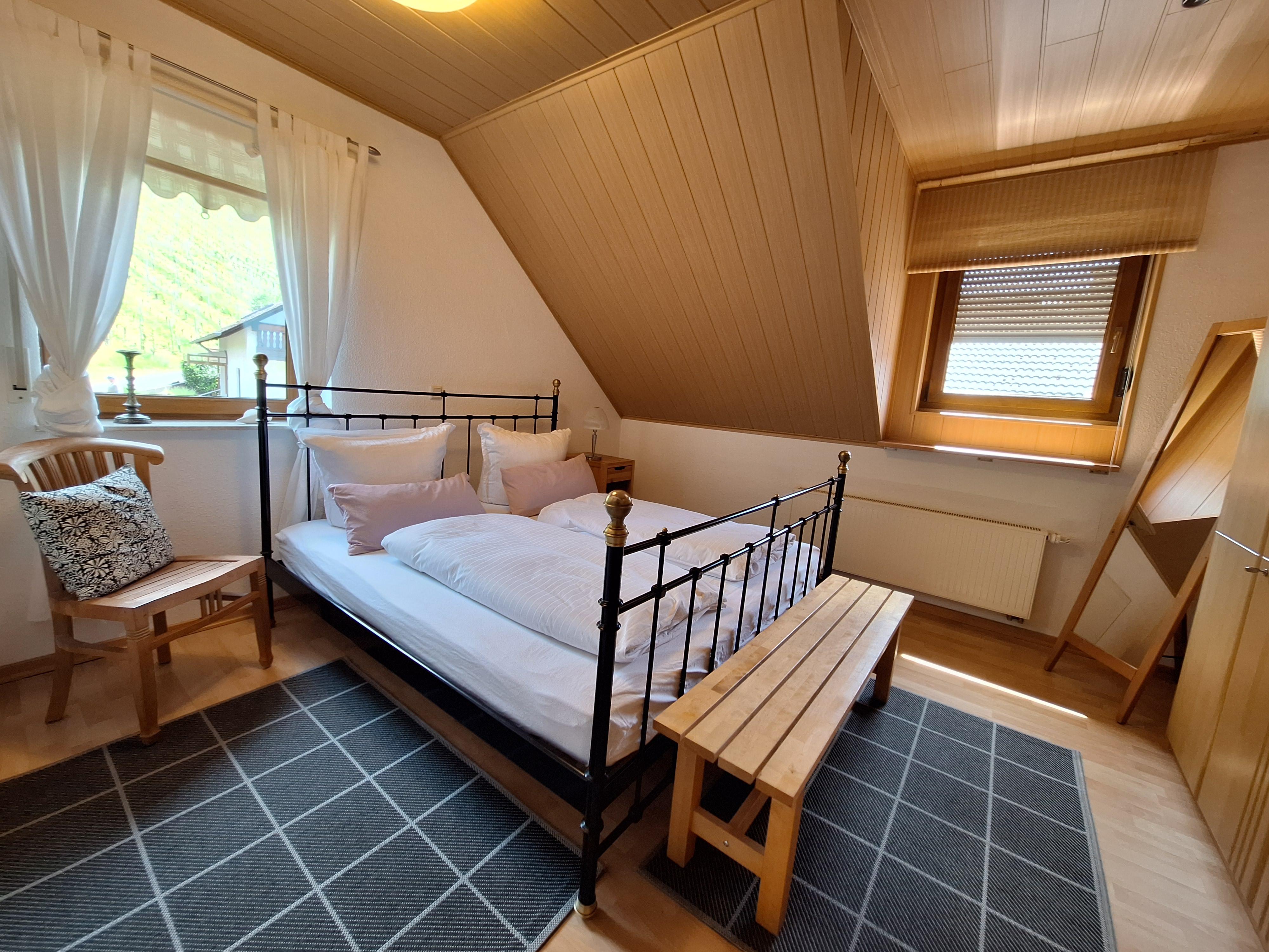 Foto: Schlafzimmer mit Doppelbett
