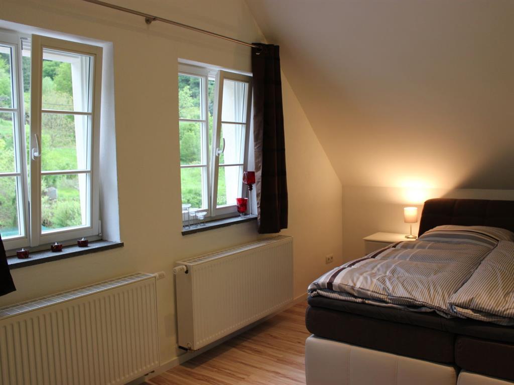 Foto: Schlafzimmer mit Blick in die Natur