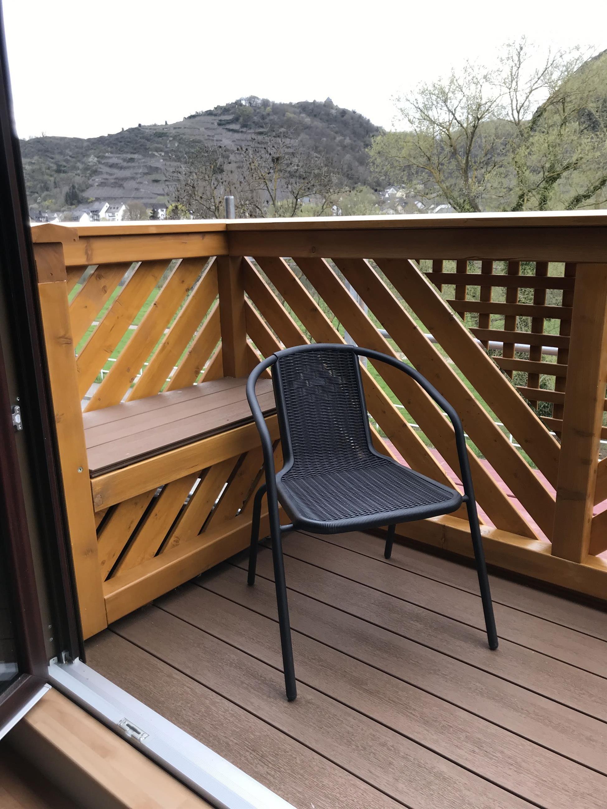 Foto: Balkon mit Sitzbank