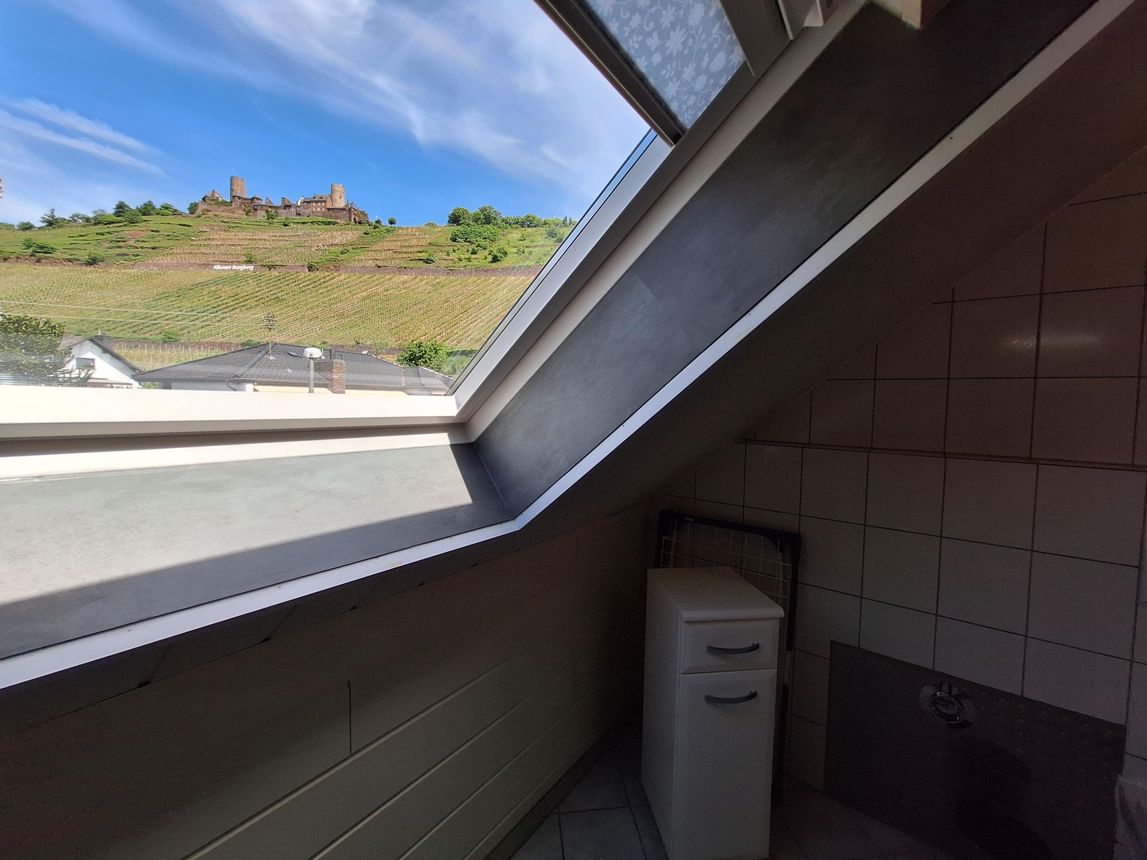 Foto: Badezimmerblick auf die Weinberge