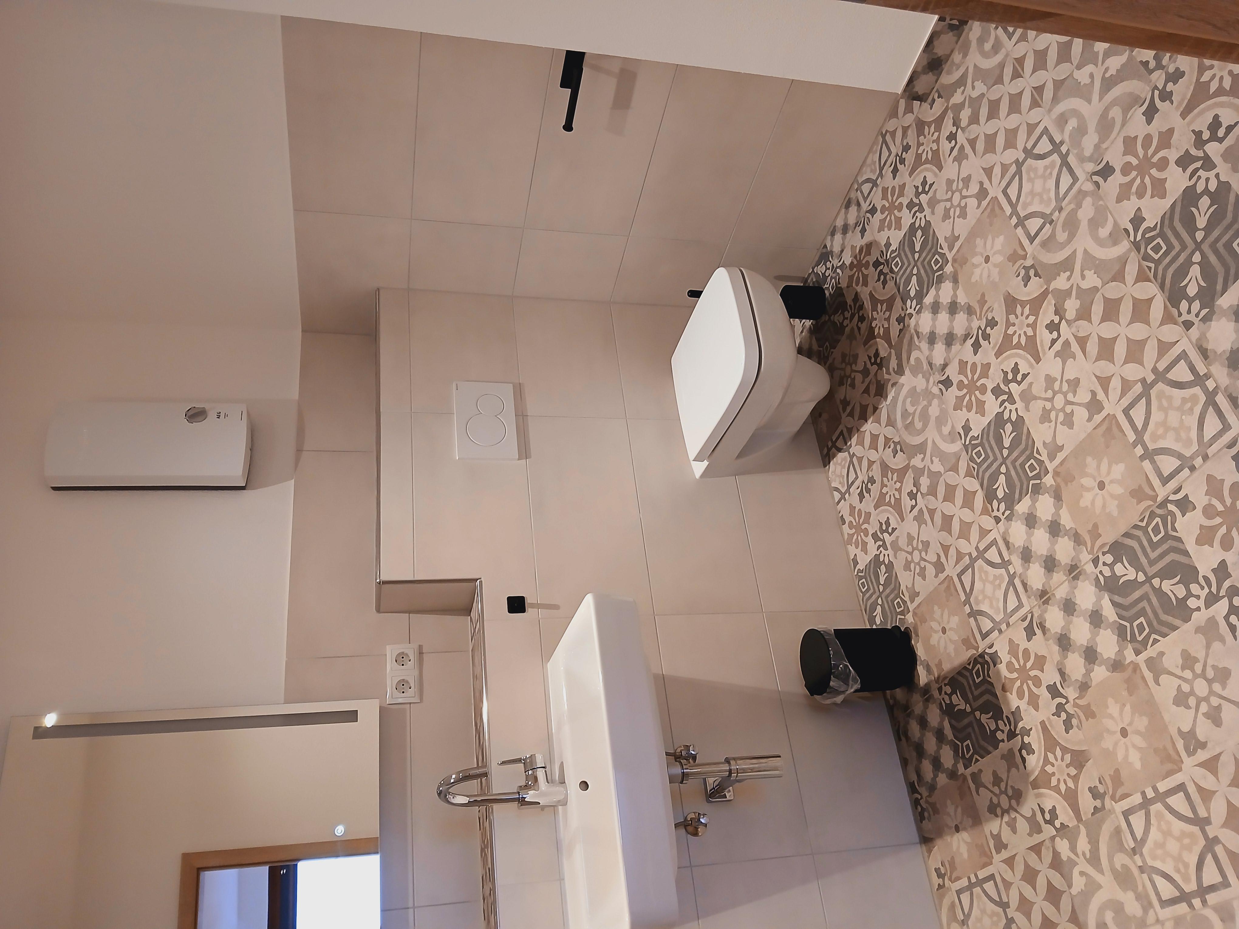 Foto: großes Badezimmer