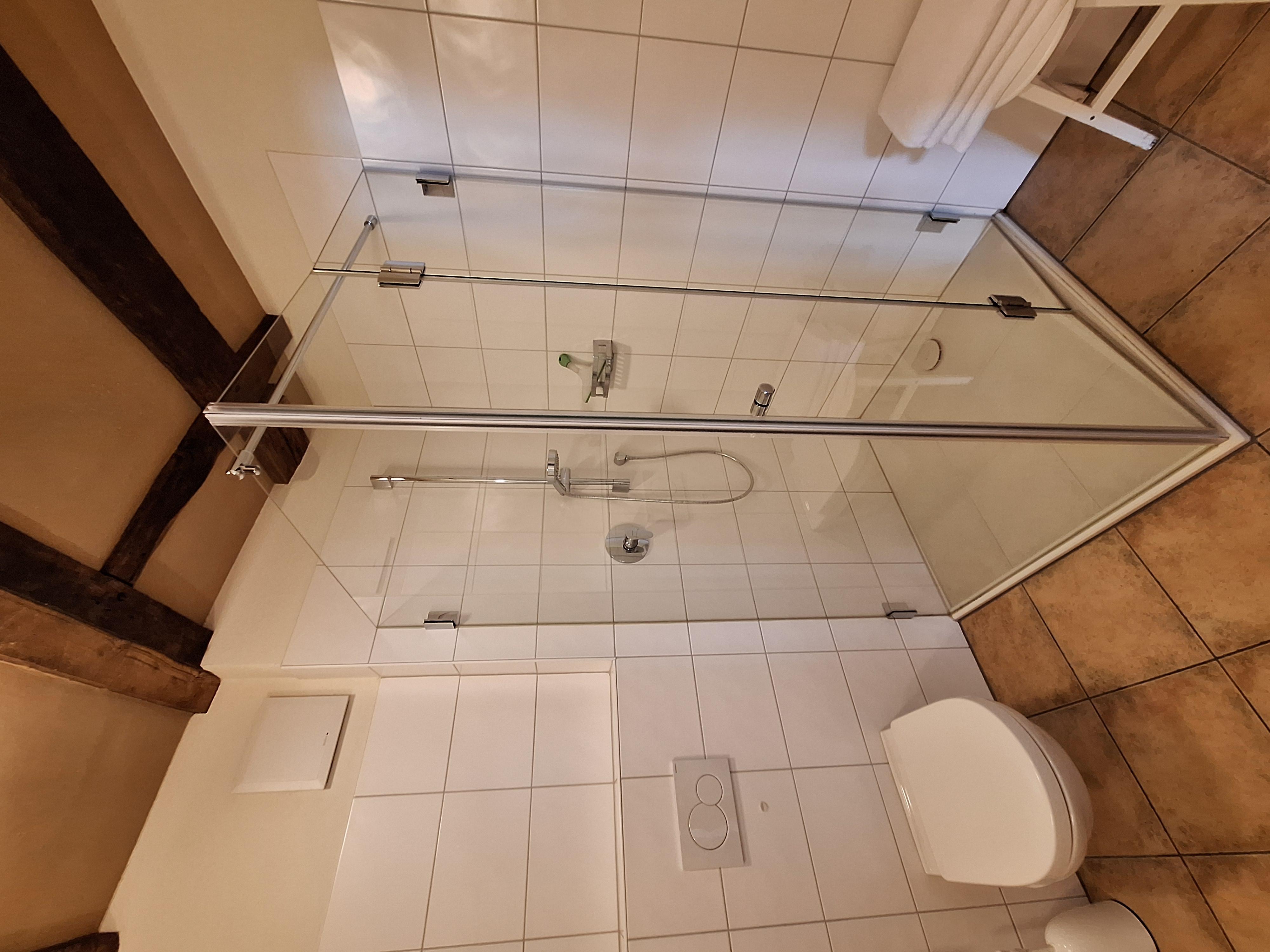 Foto: Fewo Moseltal_Badezimmer mit Dusche