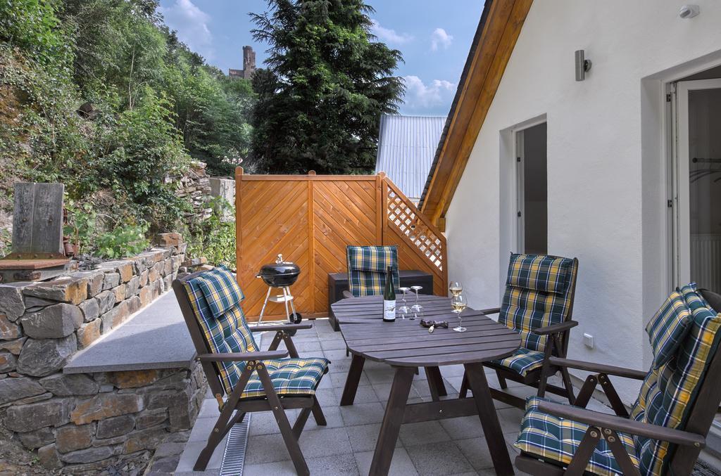 Foto: Freisitz mit Grillmöglichkeit hinterm Haus