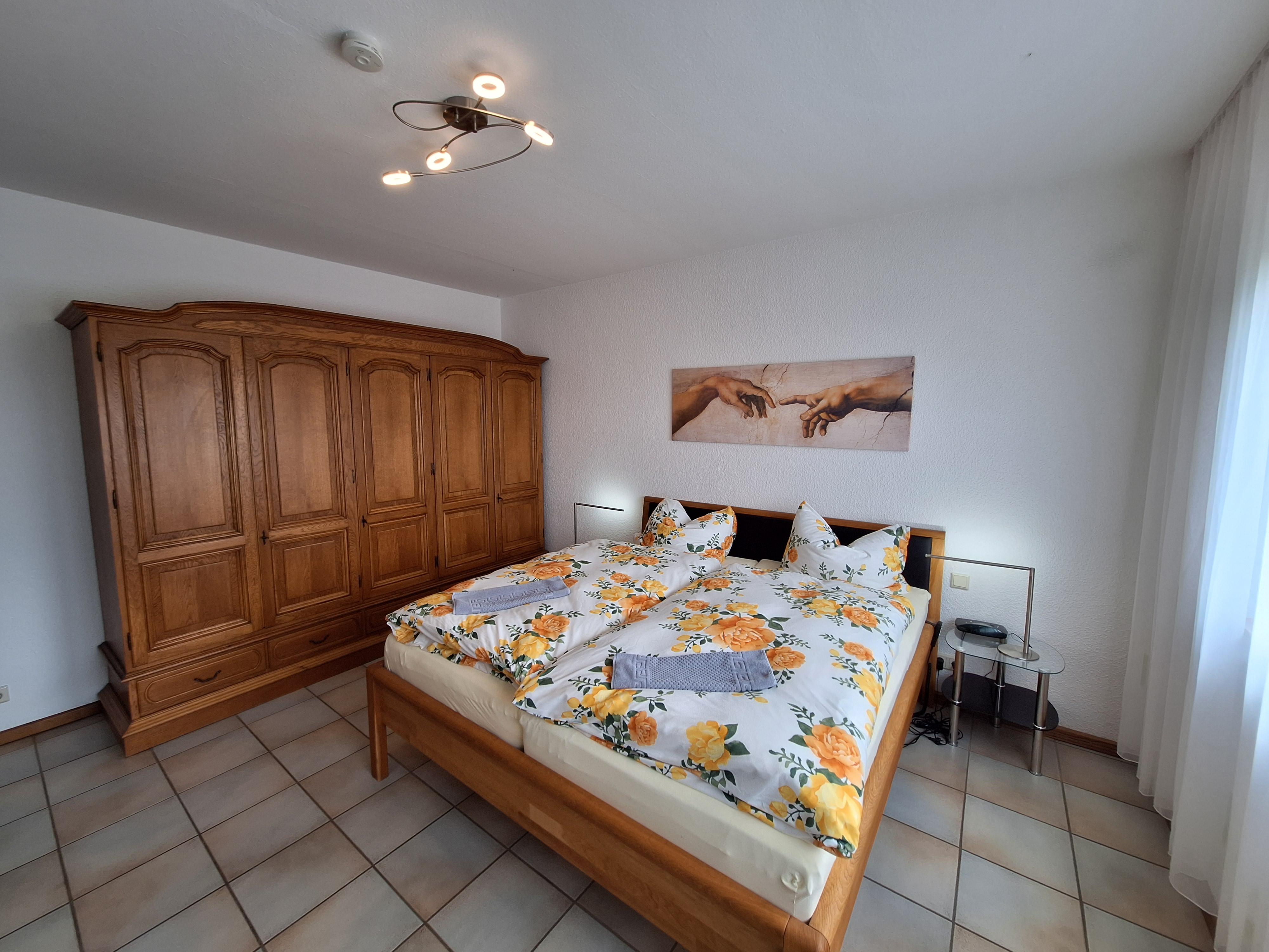 Foto: Schlafzimmer mit großzügigen Kleiderschrank
