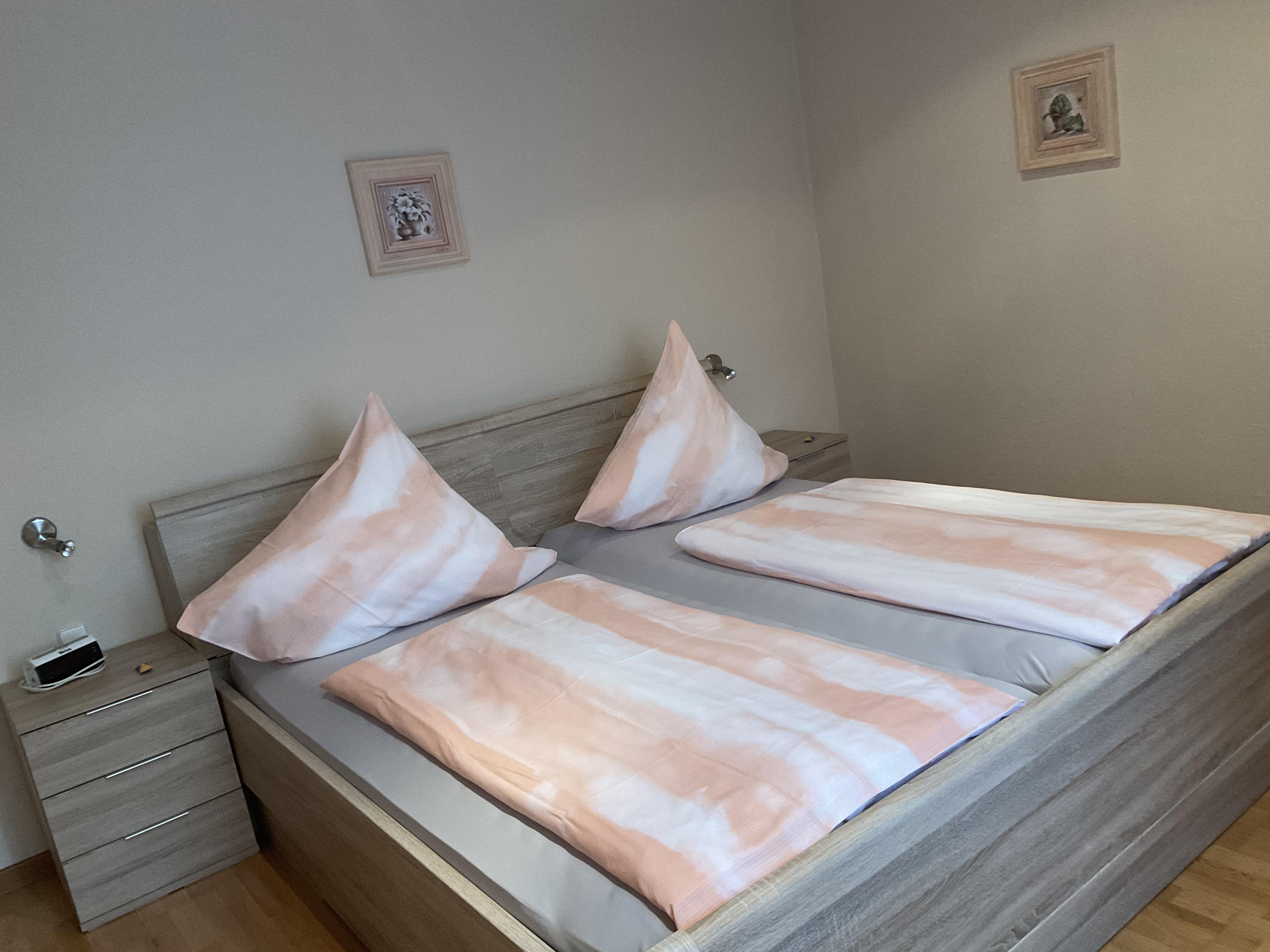 Foto: Schlafzimmer-Doppelbett; Fewo Eck