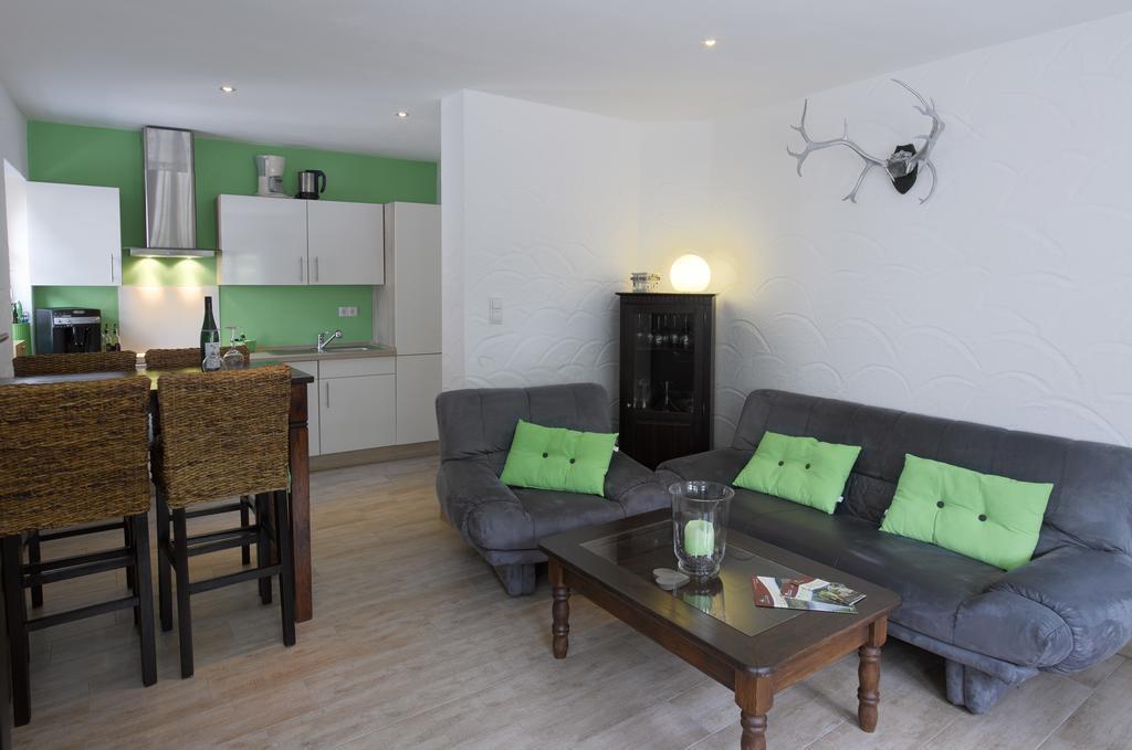 Foto: Wohnzimmer mit offener Küche